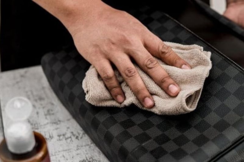 Vệ sinh bảo quản da Canvas