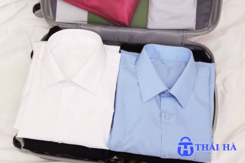 Mẹo xếp áo sơ mi vào vali