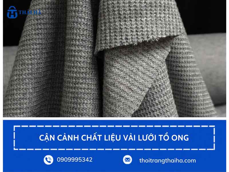 Cận cảnh chất liệu vải lưới tổ ong thoáng khí trên balo mầm non